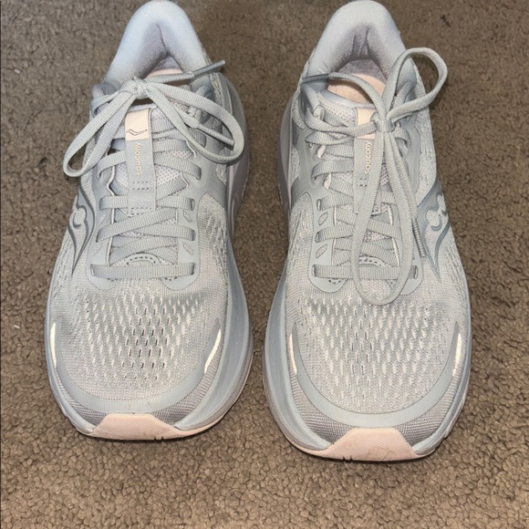 Saucony guide 18 Women's Light Gray Athletic Shoes - Picture 2 of 5